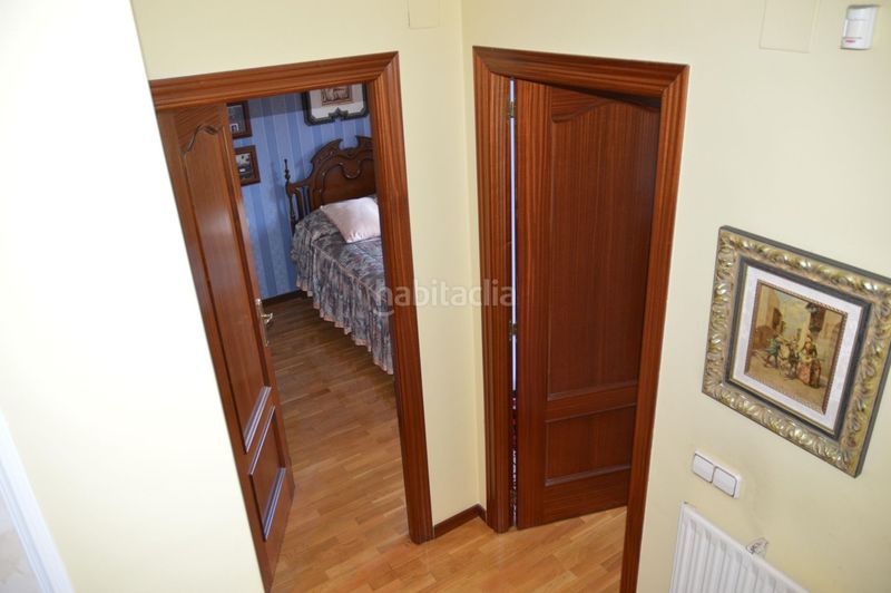 Foto c3d11a2c-eab8-42c1-a163-1184b84ad4d4. Casa adossada amb calefacció aparcament piscina a Logroño