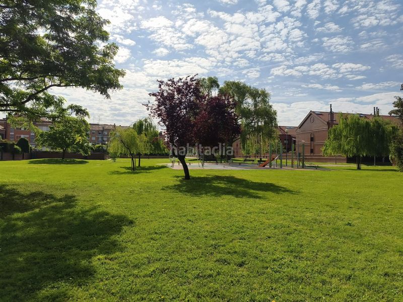 Foto ef673317-87d4-4c67-819f-d011066617f5. Casa adossada amb calefacció aparcament piscina a Logroño
