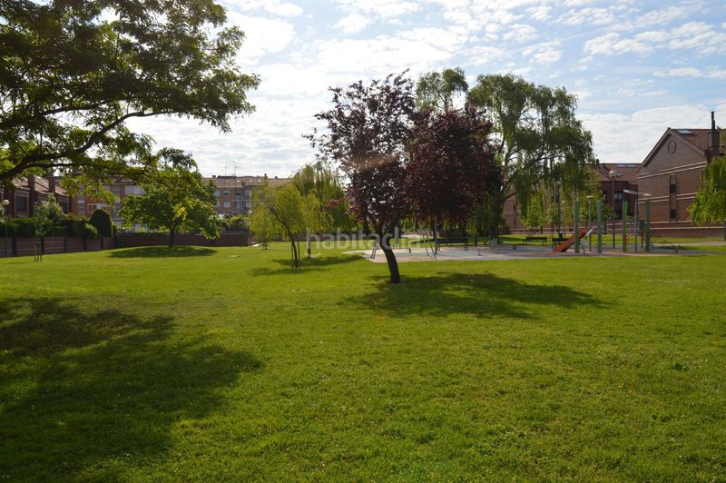 Foto fcfad6de-e734-4835-a030-1b1179b893b5. Casa adossada amb calefacció aparcament piscina a Logroño