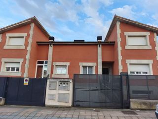 House  Leza. Chalet pareado en venta en navarrete