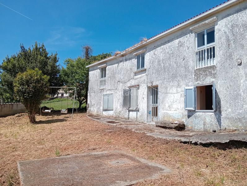 Foto 67ff6244-5938-4757-94a2-88a05b0cd288. Casa amb xemeneia aparcament a Camariñas