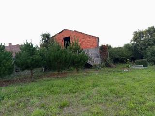 Casa a Malpica de Bergantiños. Oportunidad en leiloio: casa para reformar con gran parcela