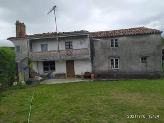 Casa en Carballo. Se vende casa de piedra para restaurar en bértoa.