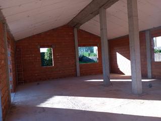 Xalet a Coristanco. Chalet en construcción de planta baja con finca cerrada muy próx