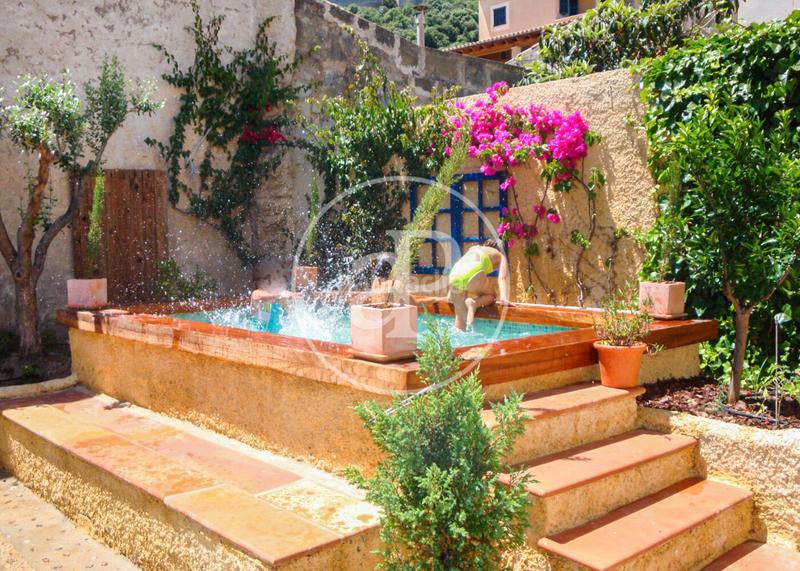 Foto 0f90fa93-e33c-43d2-8548-2b72cb08b79f. Casa adosada casa en venta con piscina en Capdepera poble Capdepera
