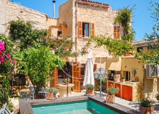 Casa adossada a Capdepera Poble. Casa en venta con piscina en capdepera