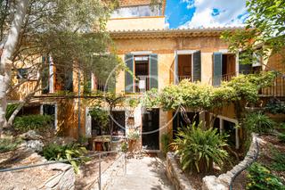 Lloguer Casa aparellada  Carrer de catalina thomàs dezcallar. Casa pareada en alquiler con jardín en selva