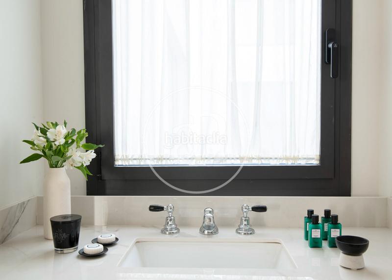 Foto 74ae6dea-5e02-4768-bc75-72bd1227ba22. Alquiler casa ático amueblado con terraza en paseo de gracia en Barcelona