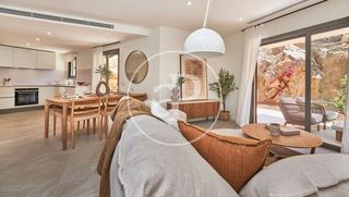 Casa in Esporles. Casas adosadas en venta con jardin privado en esporles