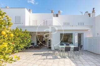 Semi detached house in Son Verí. Chalet muy luminosa a la venta en son veri nou