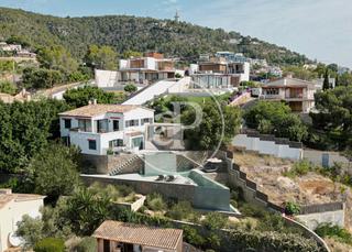 House in Gènova. Casa independiente en venta en genova con jardín
