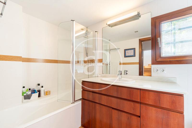 Foto cf07fcd5-bf93-43eb-a246-8f76643763d0. Casa amb calefacció aparcament a Gènova Palma de Mallorca