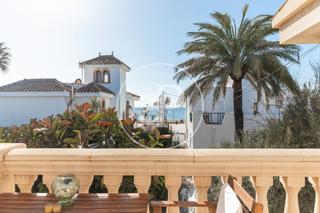 House in Ciudad Jardín. Bellísima casa con piscina y vistas al mar en venta en ciudad ja