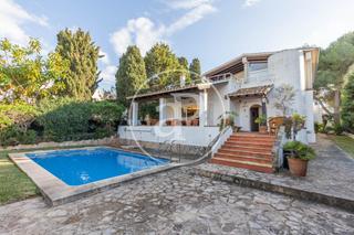 Casa a Portocolom. Exclusiva villa en venta en segunda linea de mar en portocolom c