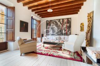 Casa adossada a Porreres. Casa senorial del siglo xix reformada de lujo en venta en porrer