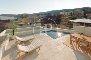 Flat in Cala Major. Ático de lujo en con piscinas privadas en venta en cala major