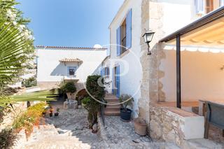 House  C/ de saridakis. Villa señorial en venta en la bonanova