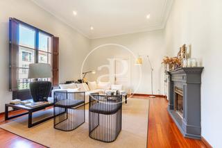 Rent Flat  Via roma. Piso señorial en alquiler en las ramblas