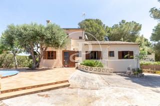 Casa  Carrer de deusto. Chalet unifamiliar en venta en cala blava