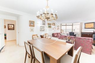 Etagenwohnung in Carrer de la Indústria