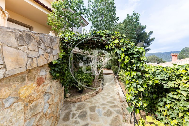 Foto 5e5dbe64-d90f-47f7-bfe0-c2d163246e8c. Casa amb calefacció aparcament piscina a Son Ferrer Calvià