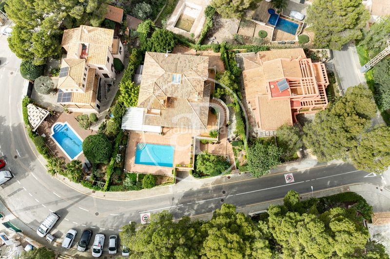 Foto 95919e3d-3c29-46ae-aaa3-76942c0173d8. Casa amb calefacció aparcament piscina a Son Ferrer Calvià