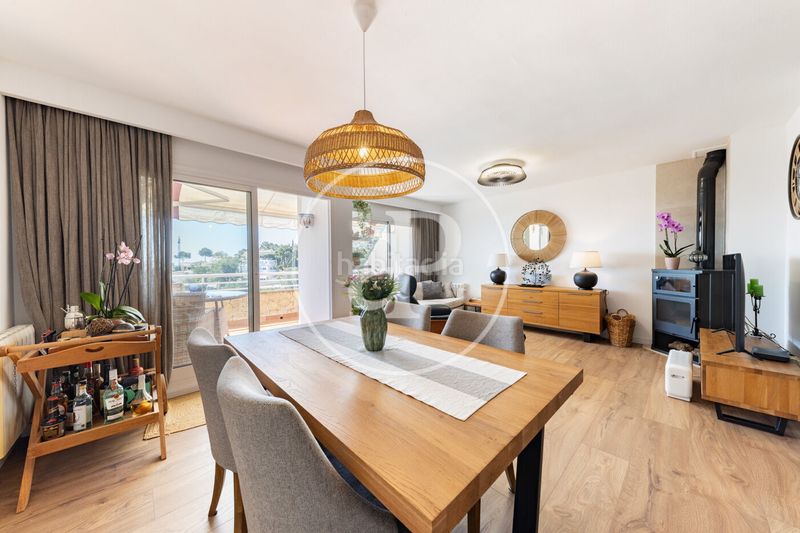 Foto a2ddd08e-9254-40c5-b4ae-401e2e37682c. Dúplex amb calefacció aparcament piscina a Cas Català-Illetes Calvià