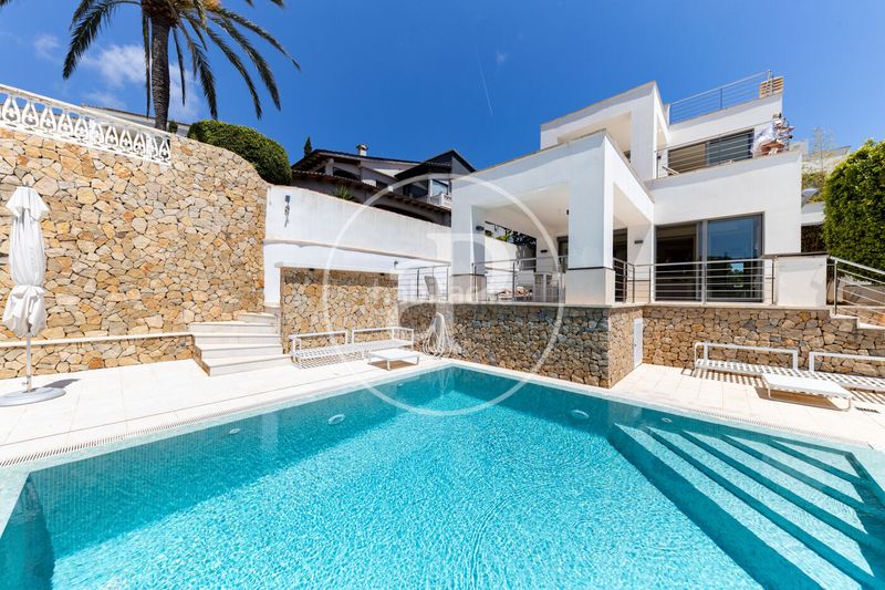 Foto cc5bca27-1ae4-4738-b7df-10733a2f2559. Casa amb calefacció piscina a Portals Nous Calvià
