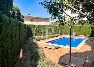 Location Appartement à La Bonanova. Planta baja en alquiler de larga estancia en la bonanova