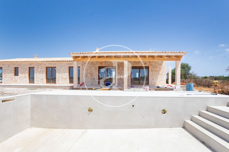 Foto 52de4411-6242-46bb-89ef-65933d161d5a. Casa amb calefacció aparcament piscina a Campos poble Campos