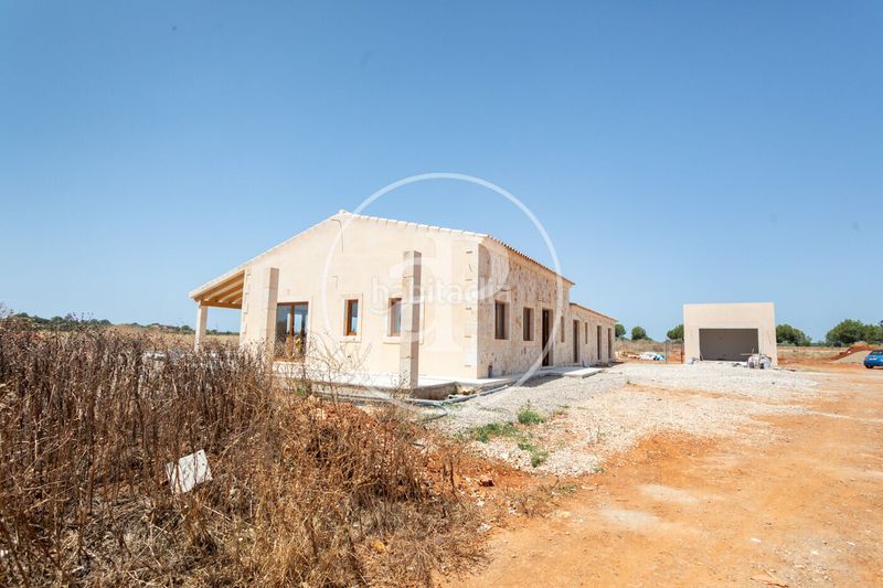 Foto f95c3ab6-5ca4-4261-99b2-f6ea22b4cd7a. Casa amb calefacció aparcament piscina a Campos poble Campos