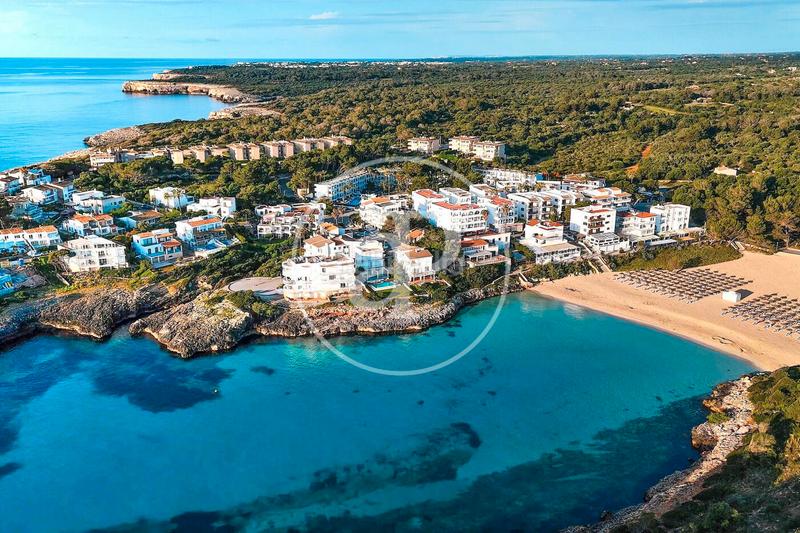 Foto a813ccc2-e94d-4cc3-8a02-3580b48a9d3f. Promoción En Venta estudios y apartamentos de 1 y 2 habitaciones en Cala Marçal en Felanitx. Edificio viviendas de obra nueva