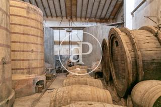 Country house  Carrer major. Bodega a reformar para inversión en el centro de porreres.