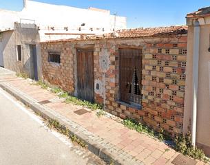 Solar industrial en Alcantarilla. Terreno con pequeña construcción