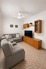 Pis a Alcantarilla. Amplia vivienda de 3 dormitorios con balcón y garaje en zona ins