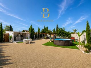 Finca rústica a Sangonera la Seca. Finca rústica de 1.000 m² con agua, luz y piscina en el puntarró