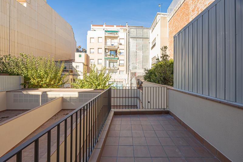 Foto b66dd9de-41c3-4f41-ba3d-8be513a1bb1a. Zweistöckige wohnung mit heizung parking in Centre Badalona