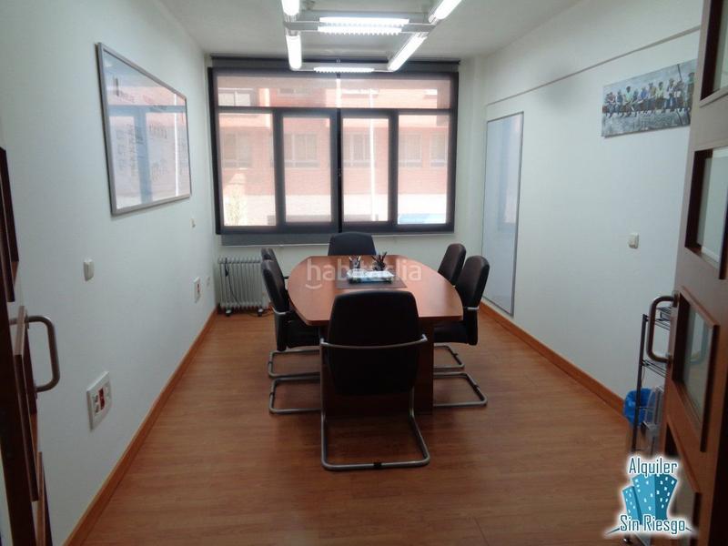 Foto a372807b-6f9b-4cec-a8d2-68792adad2fb. Miete büro in Centro Cáceres