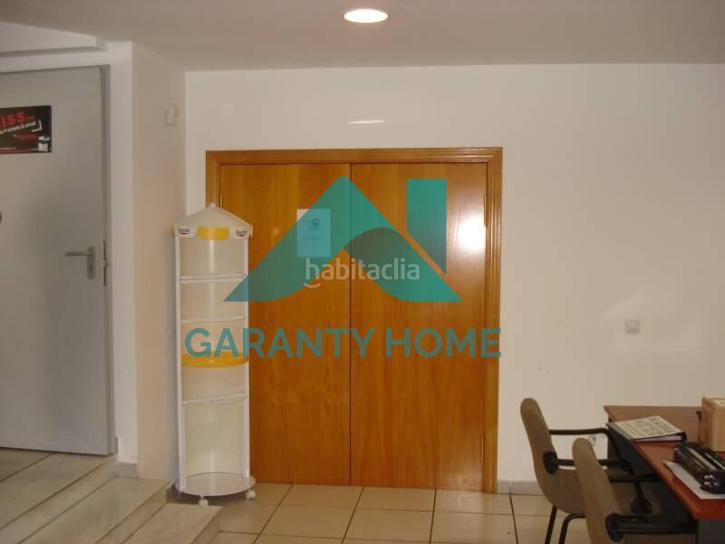 Foto 2ac19a8d-837e-4f81-b1f3-c15f114206ed. Alquiler local comercial se alquila local zona fratres en Cáceres