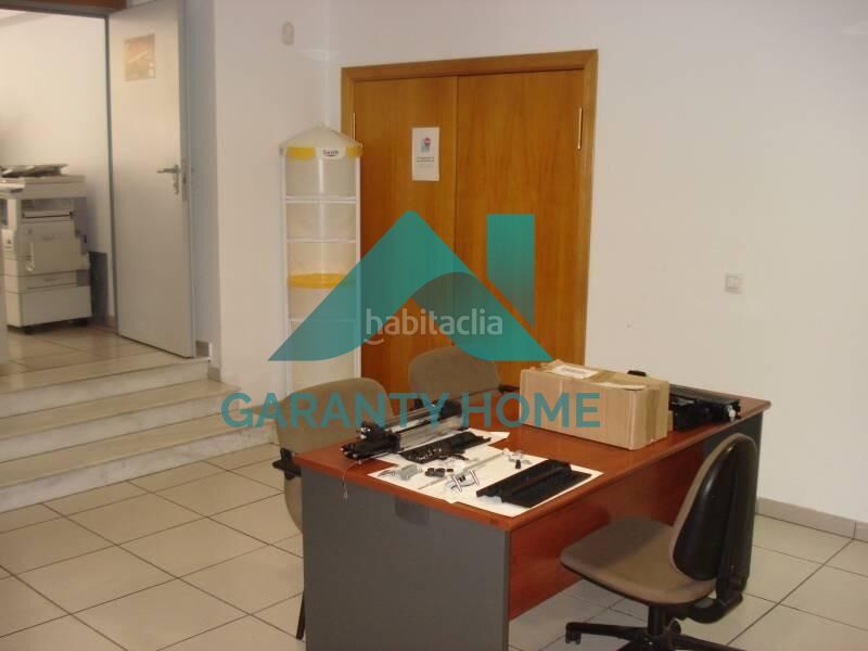 Foto 50535ecc-e3a8-4512-8a40-537587a97e24. Alquiler local comercial se alquila local zona fratres en Cáceres