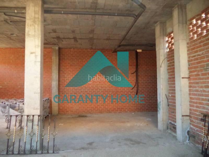 Foto c16d6aeb-e1bc-4c00-9c5c-306b4c00c228. Alquiler local comercial se alquila local comercial en bruto en zona montesol en Cáceres
