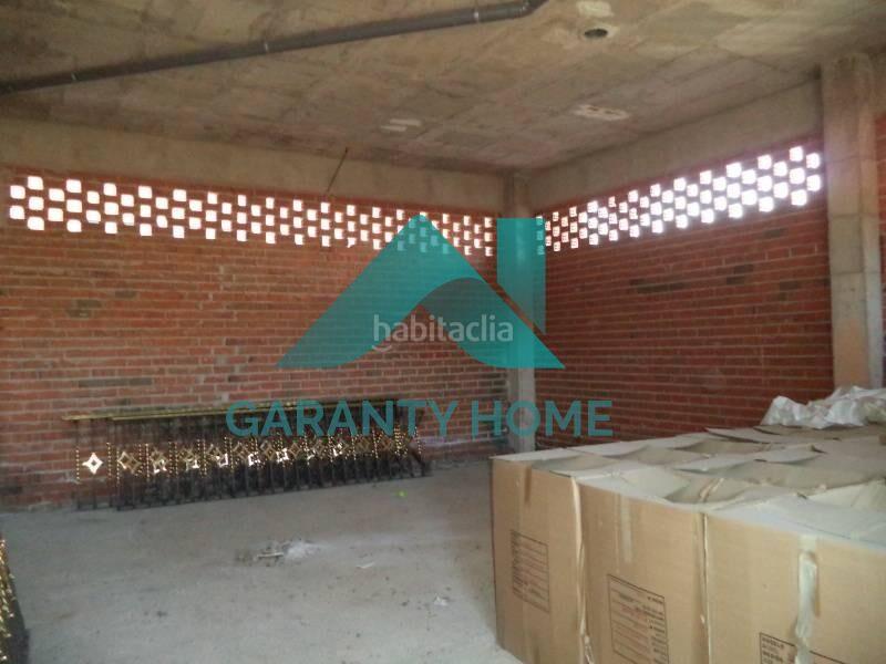 Foto e4c84d21-db8f-47a1-88e0-f2c4dde5e082. Alquiler local comercial se alquila local comercial en bruto en zona montesol en Cáceres