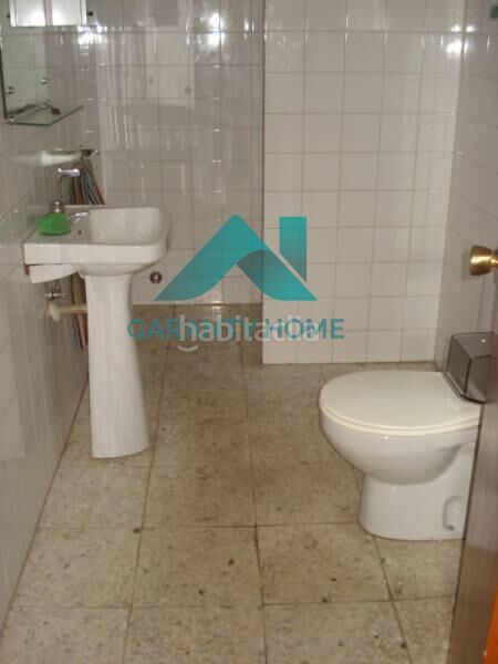 Foto a76c8cd6-1a70-4bcb-9922-b1a75759e521. Local comercial a Centro Cáceres
