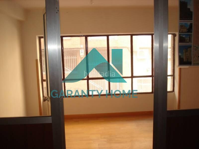 Foto ae145ee3-b934-43ec-8c9b-26072fc1ff16. Alquiler local comercial se alquila local en zona antonio hurtado en Cáceres