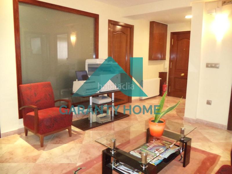 Foto d978351a-8886-4a9b-80de-fff23a90bb5d. Rent office space with heating in Centro Cáceres