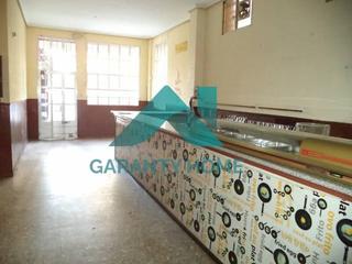 Lloguer Local Comercial a Casco Antiguo. Se alquila local comercial en zona centro!