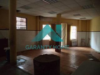 Lloguer Local Comercial a Casco Antiguo. Se alquila o vende local en zona colón
