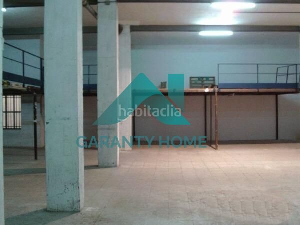Foto cf81f8f6-f6ee-4dbf-a5b8-4dc8446c0e44. Local comercial a Centro Cáceres