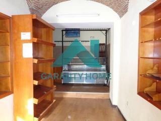 Lloguer Local Comercial a Casco Antiguo. Se alquila local céntrico