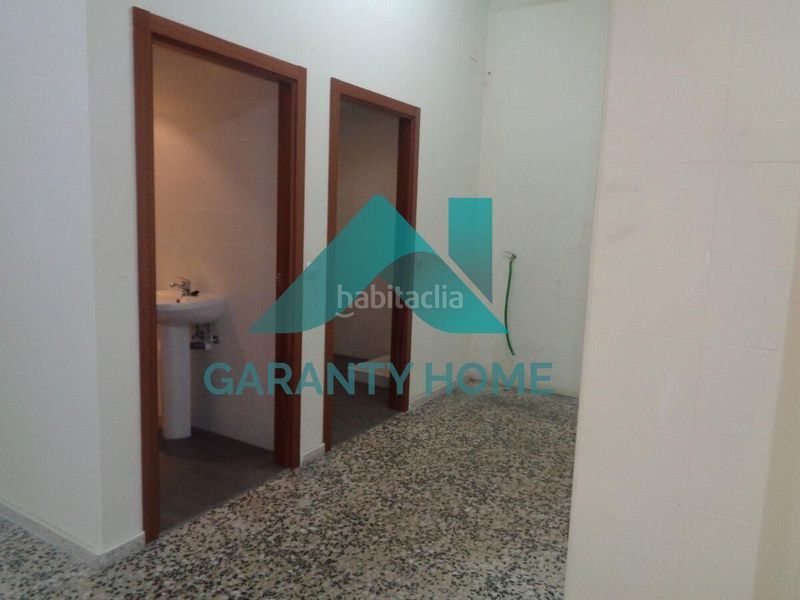 Foto f6db1151-f547-4111-a5ff-8b08bb3754f2. Local comercial a Centro Cáceres